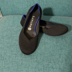 VGUC size 8 black Rothy's flats